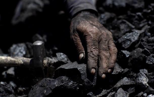 Гірники шахти «Капітальна» у Мирнограді зупинили роботу і вийшли на пікет