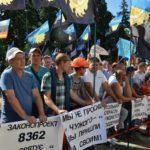 Гірники шахти “Капітальна” домоглися виплати частини боргу і продовжують протест