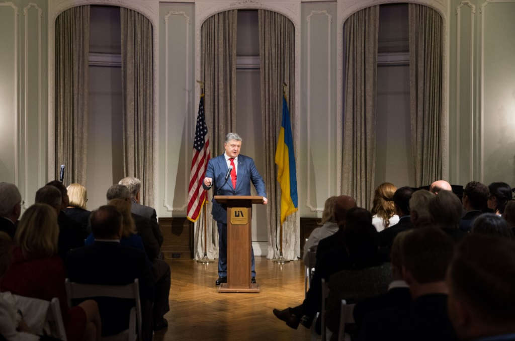 Порошенко офіційно попросив ООН ввести миротворців на Донбас