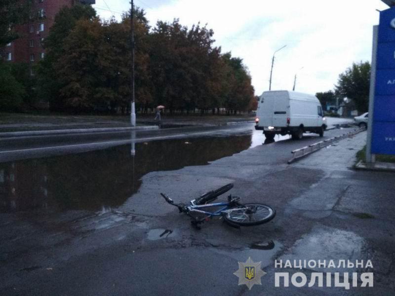 ДТП в Славянске: микроавтобус сбил велосипедиста, пострадавший госпитализирован