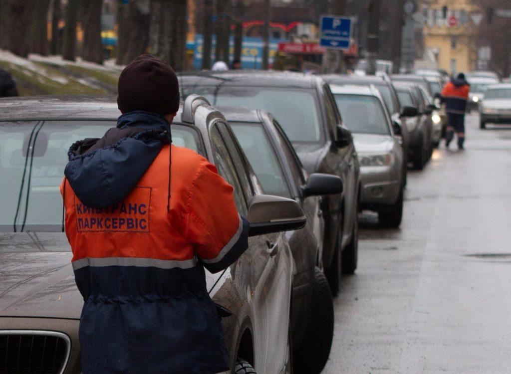 В Україні порушення правил парковки фіксуватимуть на камеру