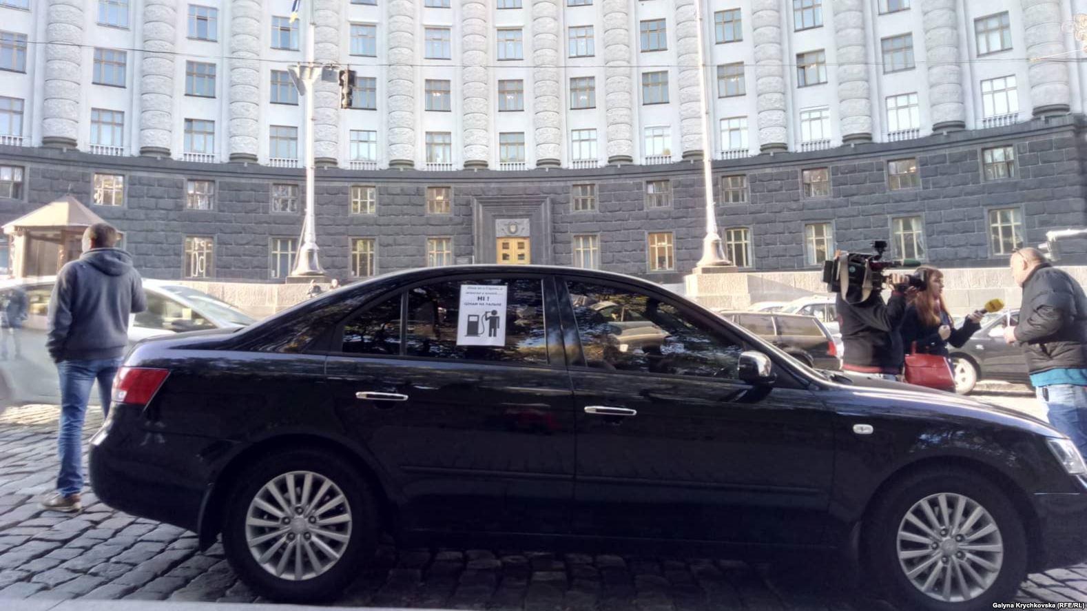 Водители недовольны резким повышением цен на топливо. По всей Украине прошла акция протеста 1