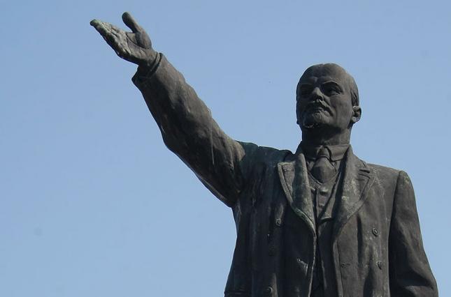 Перший пішов: На Чернігівщині продали пам’ятник Леніну за понад 200 тисяч гривень