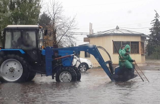 Краматорськ під водою. Після зливи, в місті затопило привокзальну площу (ФОТО, ВІДЕО)