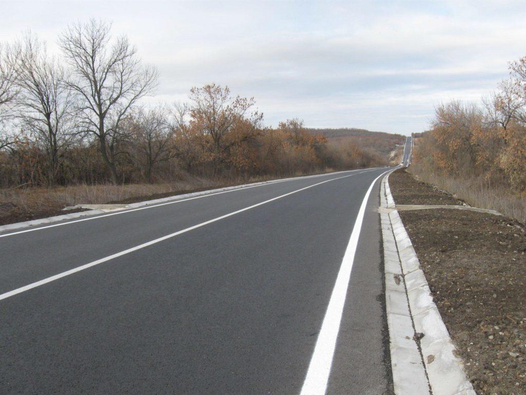 Від Слов’янська в напрямку Бахмута відремонтували майже 10 км дороги
