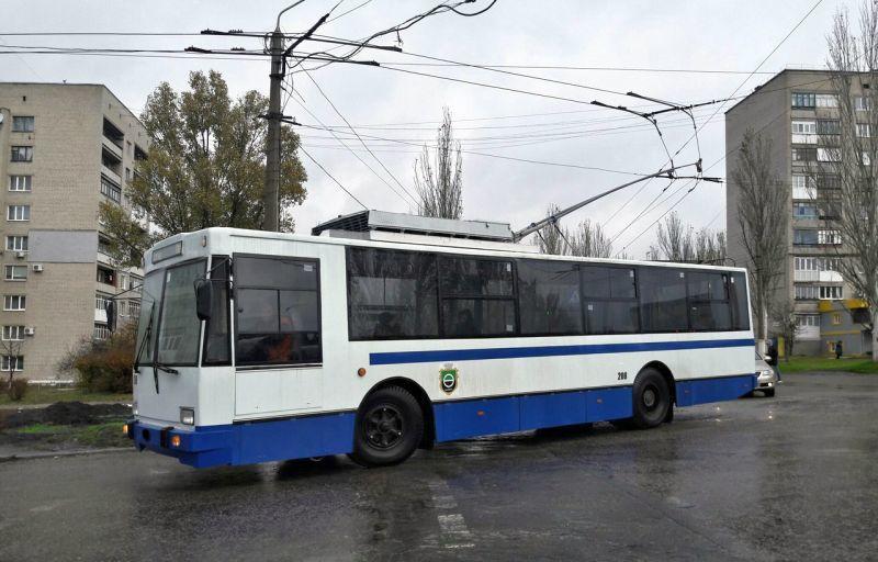 Водитель одного из бахмутских троллейбусов выгнал посреди дороги более десяти школьников, которые возвращались домой, — очевидцы