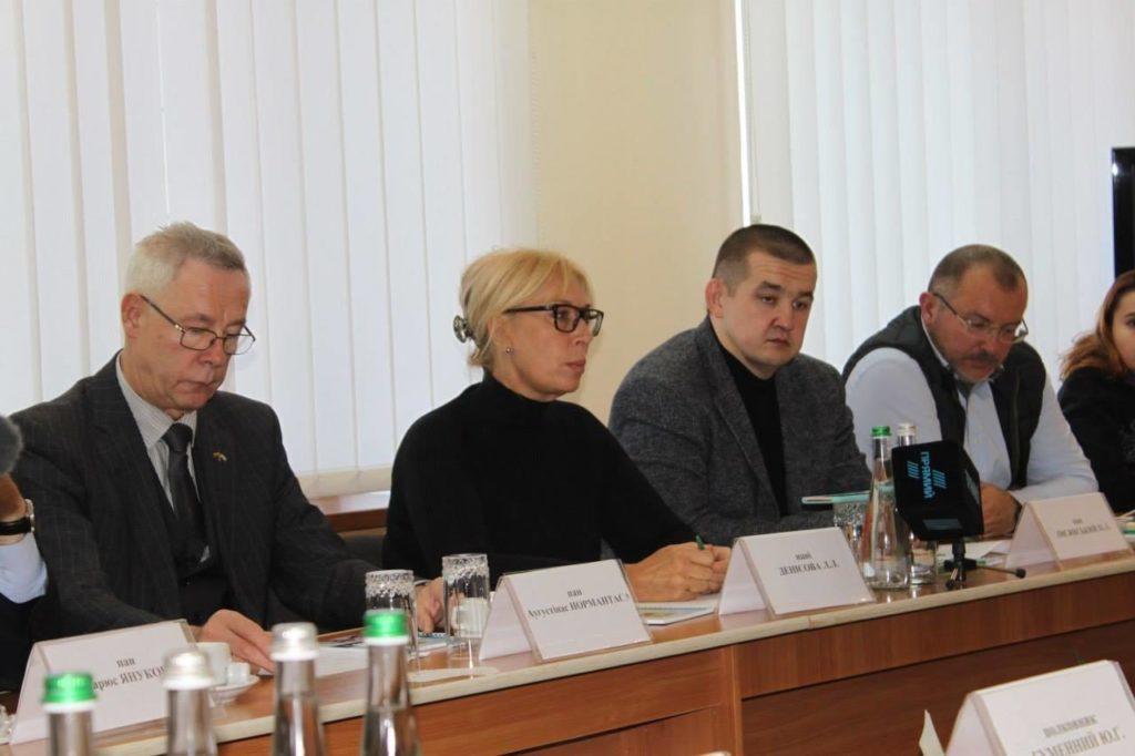 Омбудсмены Украины и Литвы проверили насколько соблюдаются права человека на КПВВ в Донецкой области