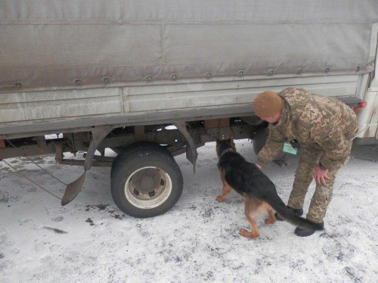 Через КПВВ “Майорське”  в сторону Бахмута намагались провезти вибухівку