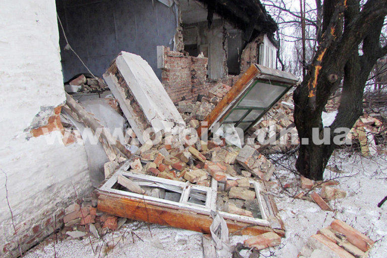 На Донеччині житловий будинок визнали аварійним та виселили мешканців