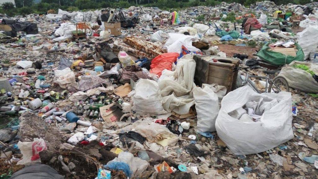 Керівників двох сільрад на Донеччині хочуть покарати за нелегальні смітники
