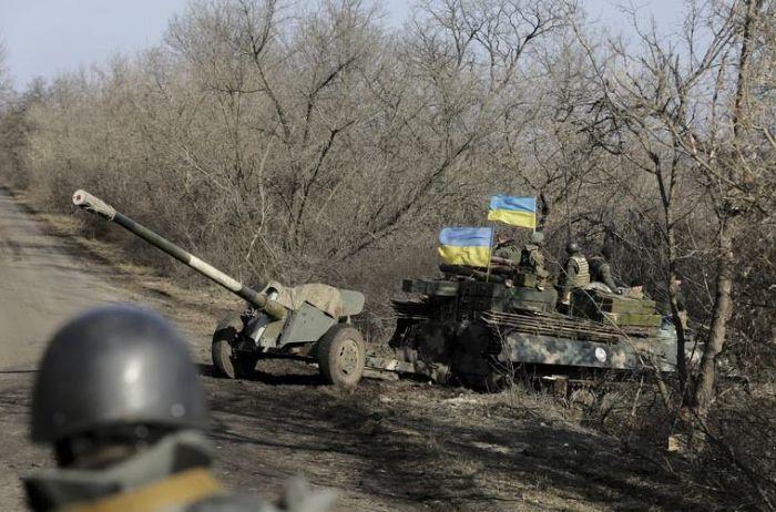 На Донбасі бойовики обстріляли житлові сектори Золотого та Новоолександрівки, — Штаб ООС (ФОТО)