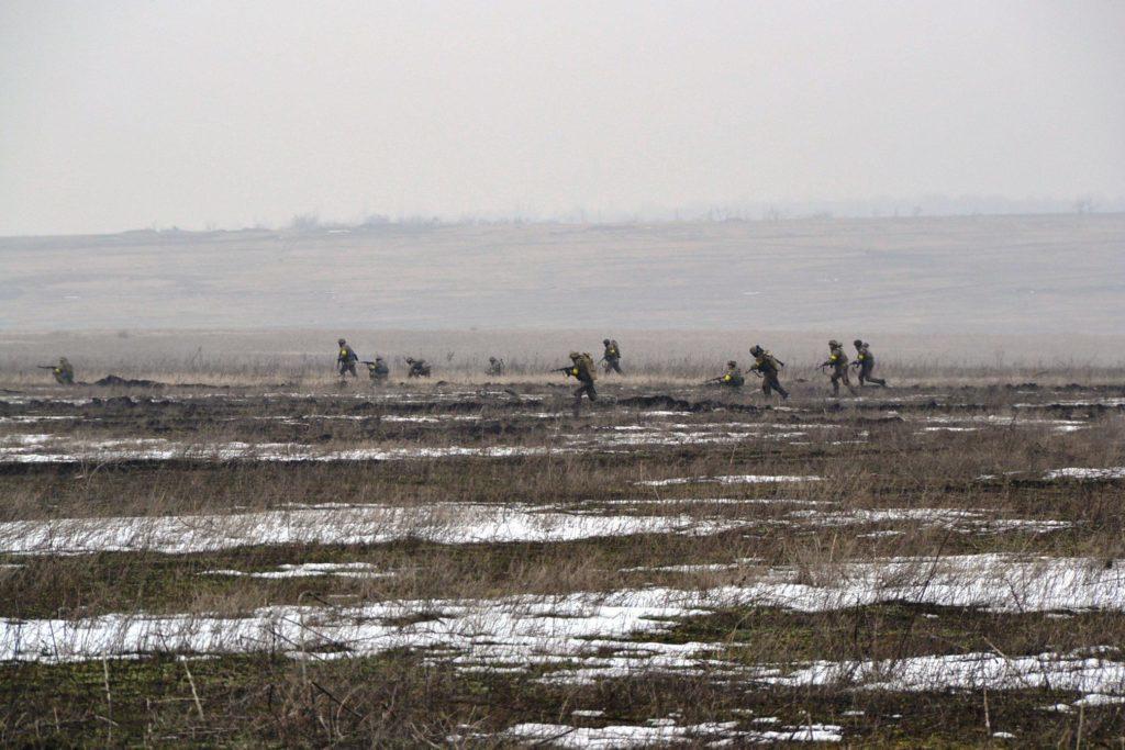 Боевики на Донбассе выпустили почти сотню мин в сторону бойцов ВСУ. Один военный погиб, — Штаб ООС