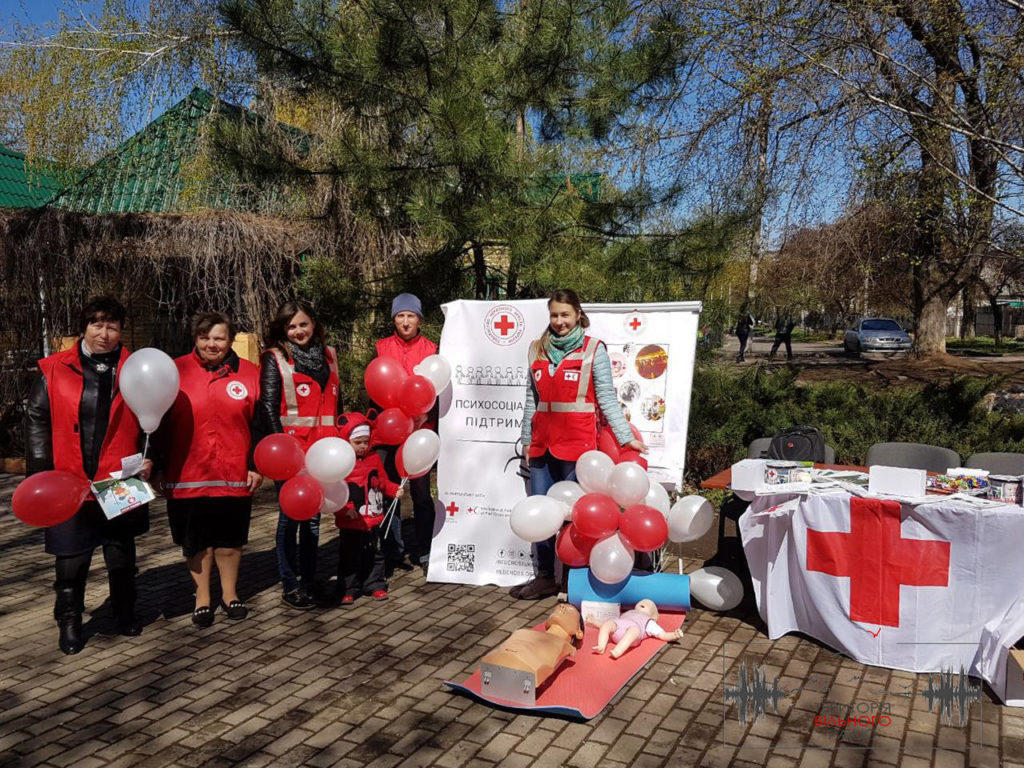 Волонтери Червоного Хреста України в Бахмуті відзначили 101 річницю організації