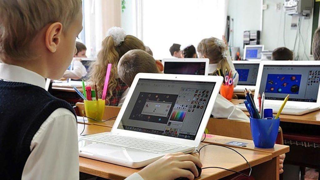 На Донеччині виділили близько 700 тис грн на проведення інтернету в школи, де він є