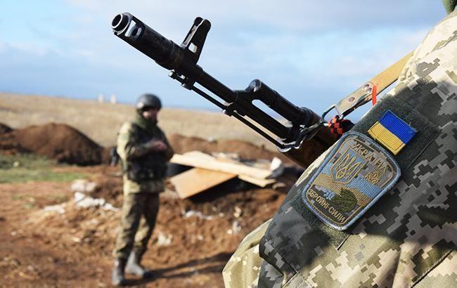 Бойовики на Донбасі стріляють з артилерії та знов поранили 7 українських військових, — штаб ООС