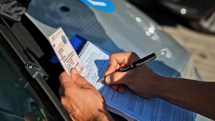Суд оштрафовал жителя Донецкой области, который ездил за рулем с поддельным водительским удостоверением