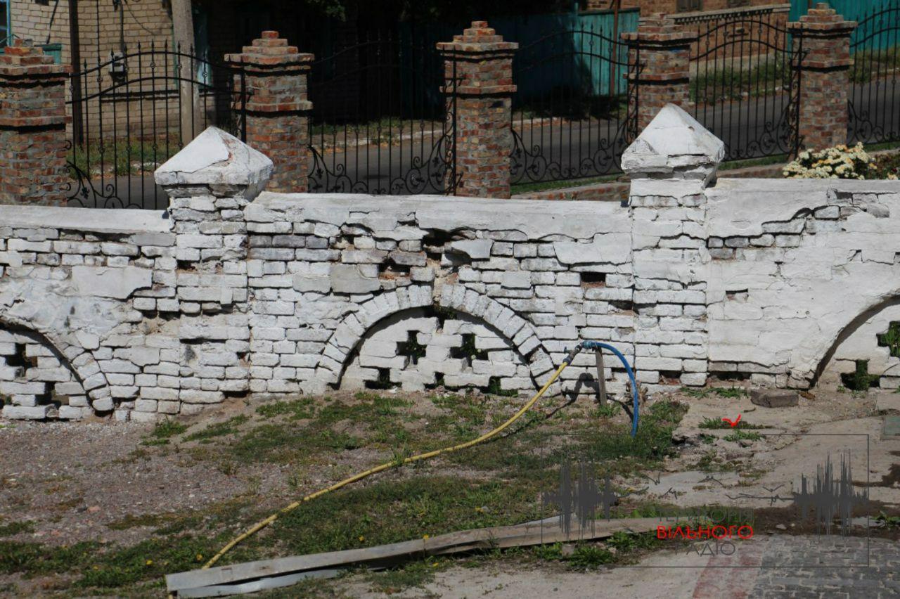 Разобрали ограду старейшей церкви Бахмута. Это надругательство или восстановление? (ФОТО) 7