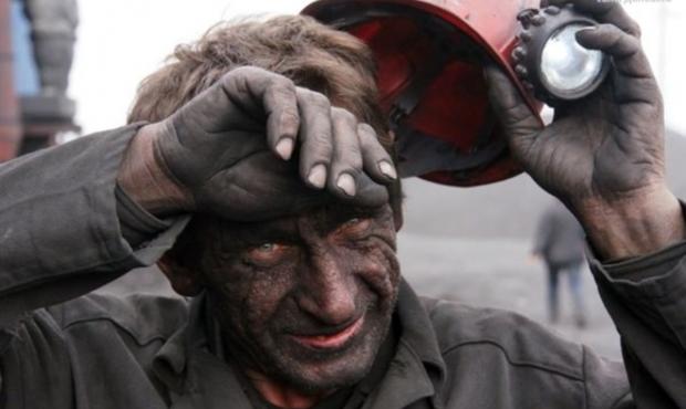 На Донбассе шахтеры снова перекрыли дорогу