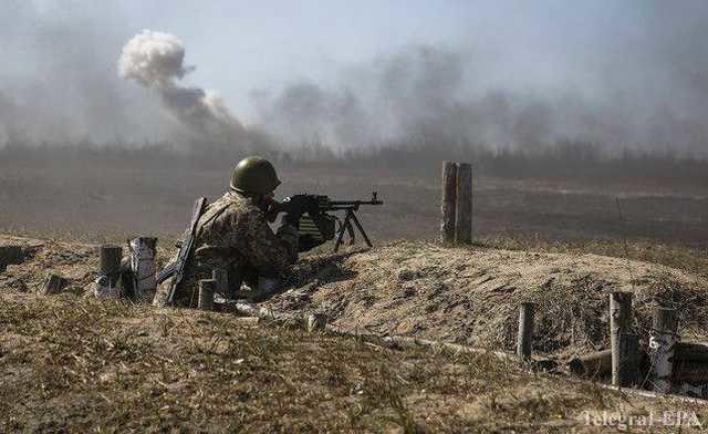 Штаб ООС: окупанти стріляють з великокаліберної артилерії. Поранений український військовий