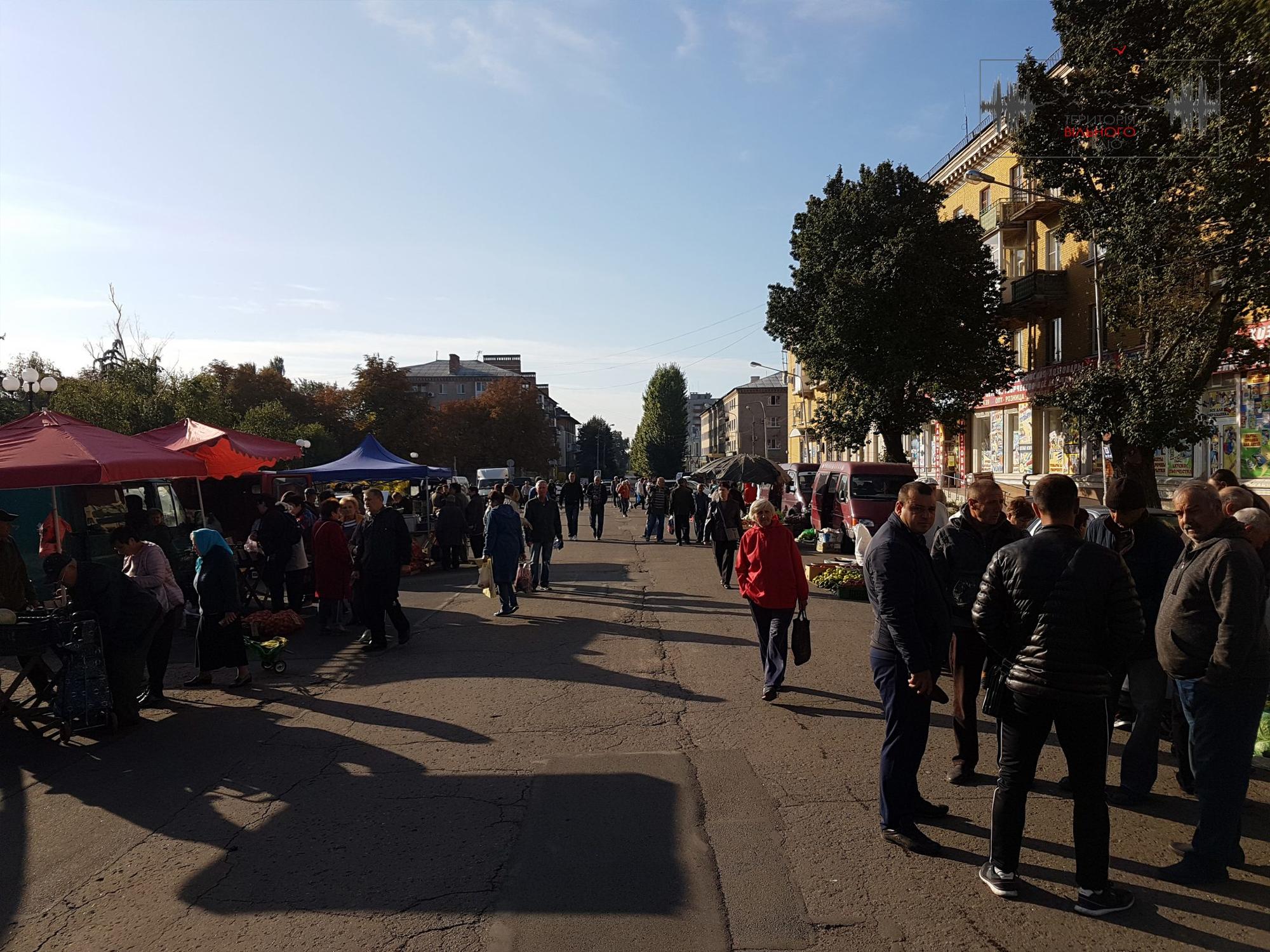 "Тепер всі питання до Христенка". В Бахмуті розганяють ярмарок, про який перед виборами домовився син мера (ФОТО)