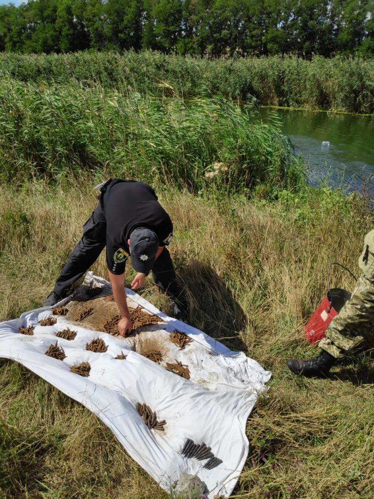 В Павлополе из реки выловили почти полторы тысячи взрывоопасных предметов (ФОТО, ВИДЕО) 1