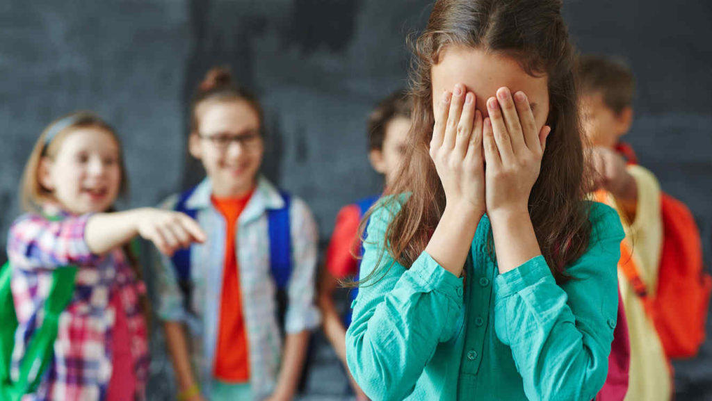 8 фактів про булінг, які врятують вашу дитину від цькування в школі. Огляд курсу від Prometheus за 5 хв