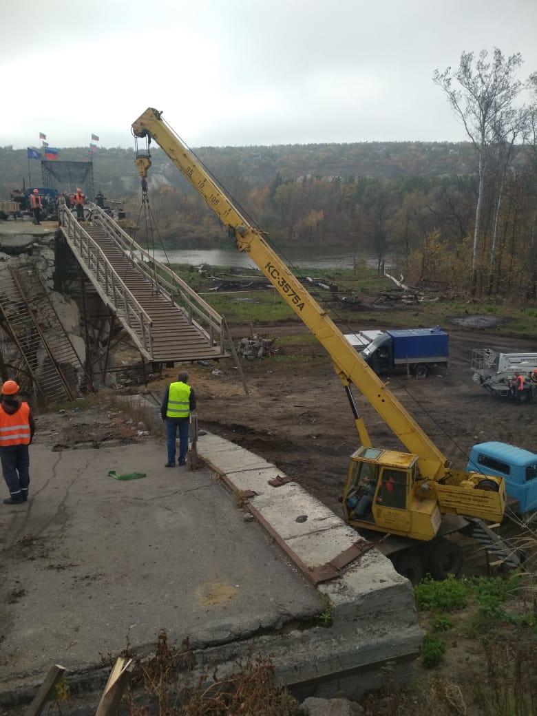 На КПВВ “Станиця Луганська” відкрили обхідний міст, поки йде ремонт основного (ФОТО)