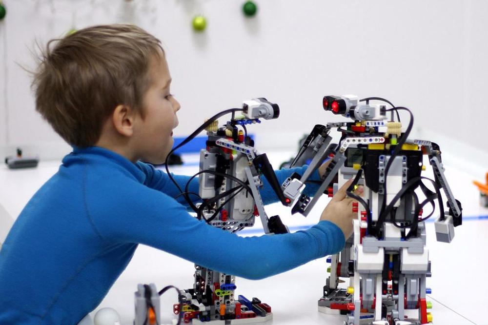 Дітей Донбасу навчатимуть робототехніки та програмуванню