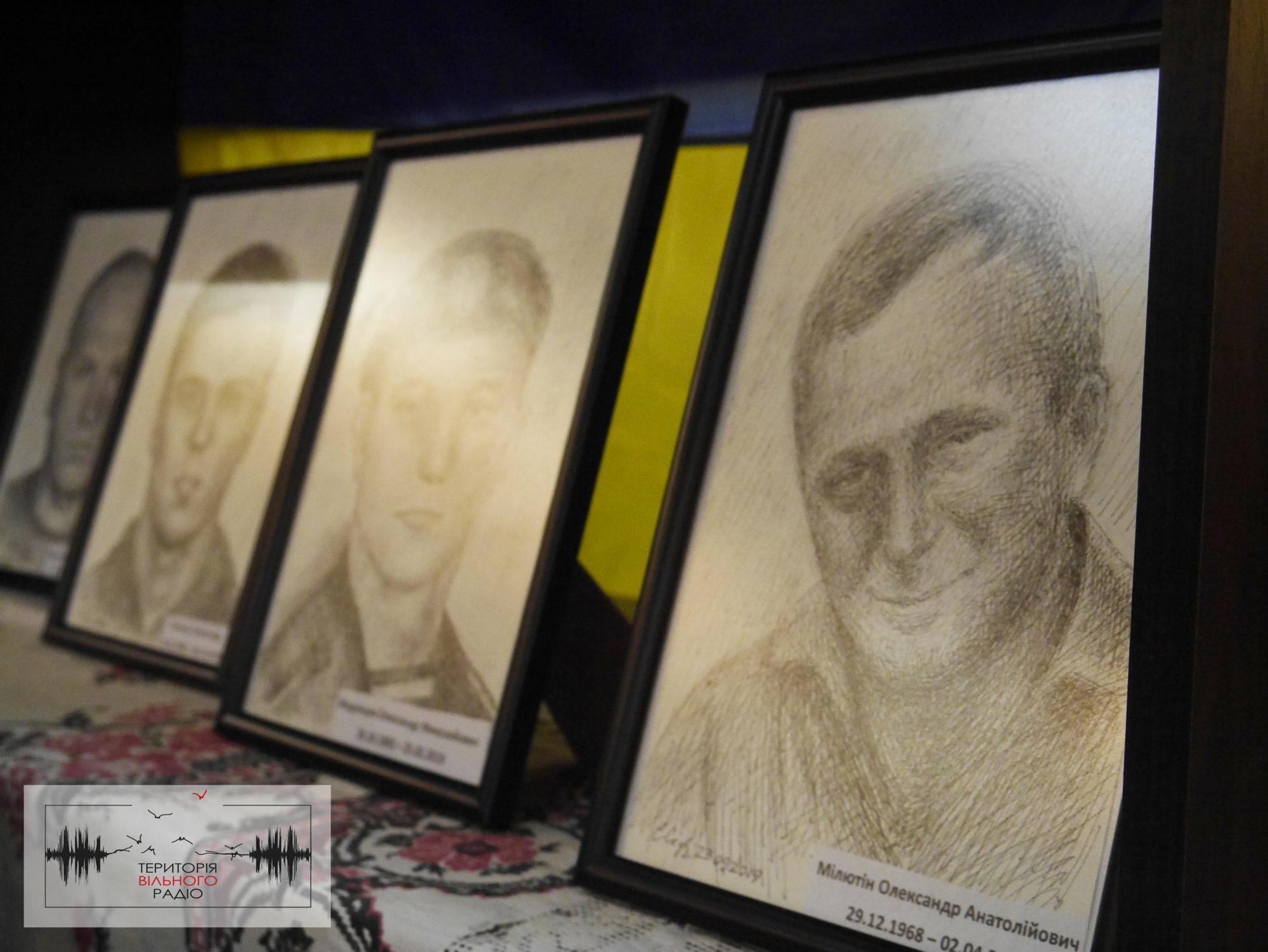 В Бахмуте состоялась выставка портретов погибших воинов-земляков