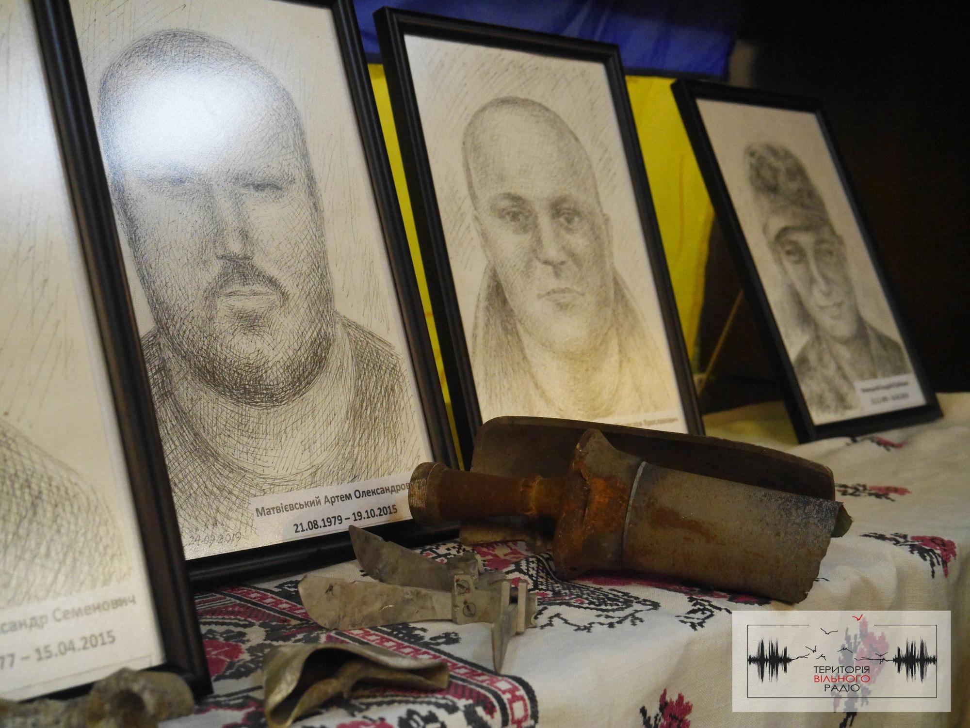 В Бахмуте состоялась выставка портретов погибших воинов-земляков