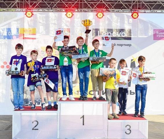 Дети из Донецкой области представят Украину на всемирной олимпиаде по робототехнике