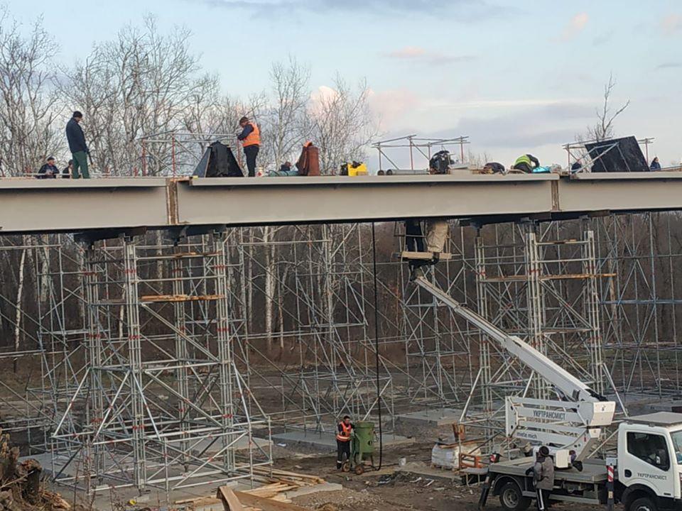 На Луганщині завершили підготовчі роботи з відновлення мосту в Станиці Луганській (ФОТО)