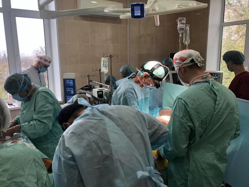 На Донеччині вперше за останні 5 років зробили складну операцію на серці. І це тільки початок