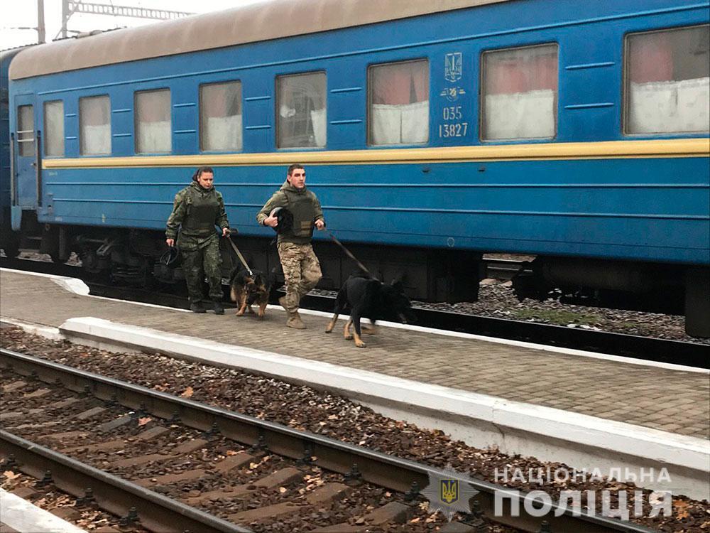 З потягу Бахмут-Львів евакуювали 500 пасажирів через “замінування” (ФОТО)