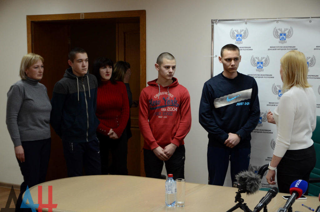 Влада т.з. “ДНР” відпустила трьох підлітків, які начебто робили диверсії на окупованій території