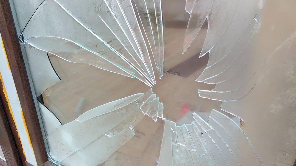 Невідомі побили вікна в недобудованій дитячій кав’ярні в Бахмуті