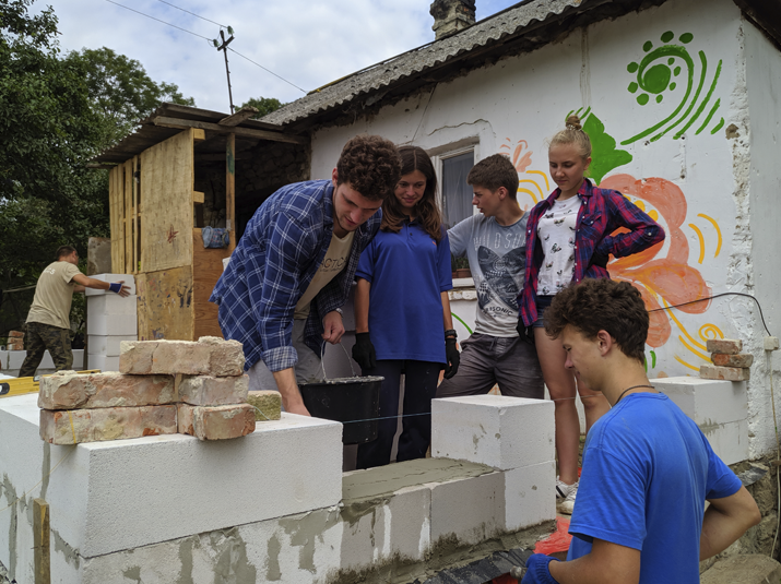 Волонтери відремонтують будинки малозабезпечених родин у трьох населених пунктах Донеччини