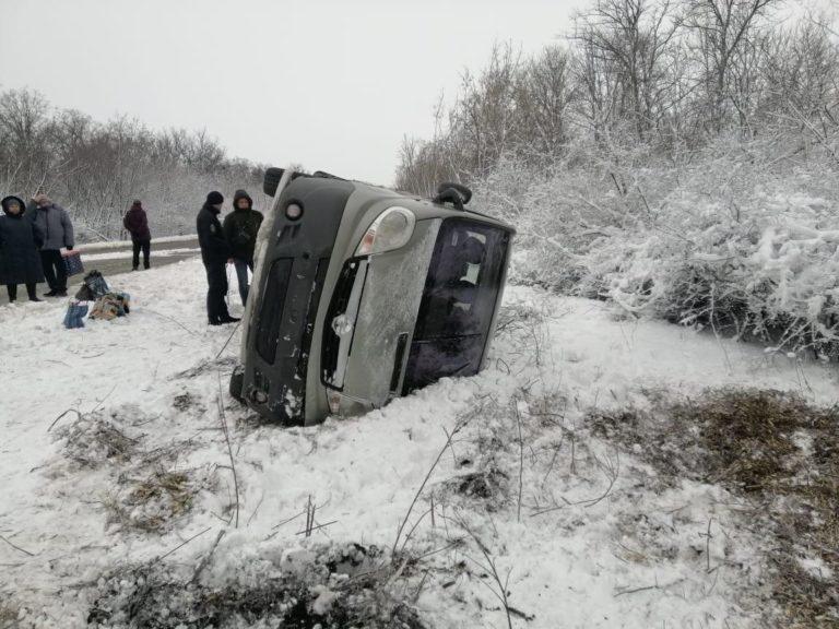 Біля КПВВ “Майорське” за 3 години сталися 2 аварії. Є загибла (ФОТО)