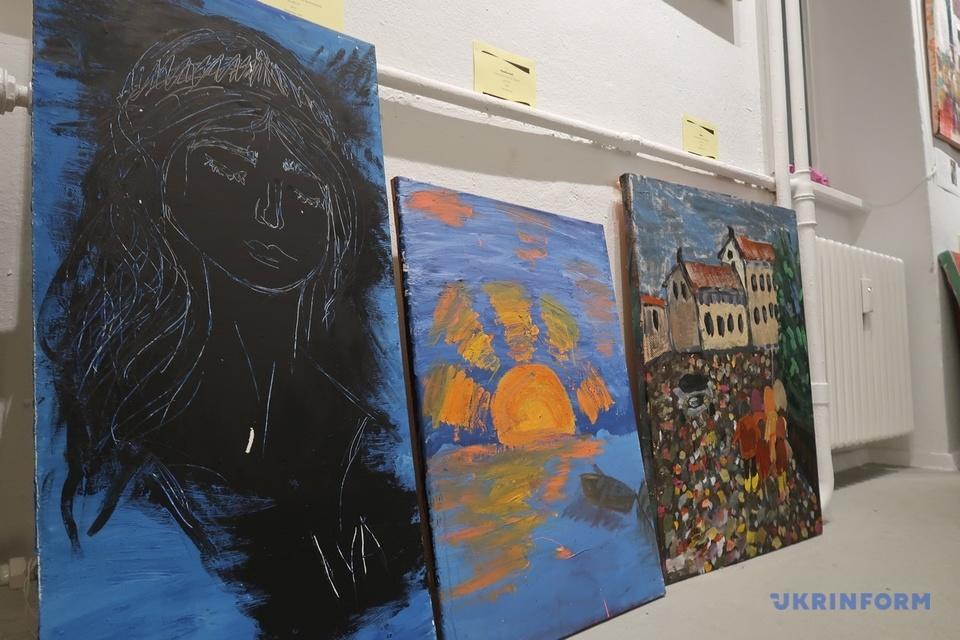 В Берліні провели благодійну виставку картин дітей Донбасу