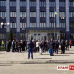 На Донеччині попри карантин півсотні торгівців вийшли на мітинг проти заборони ринків (ФОТО)