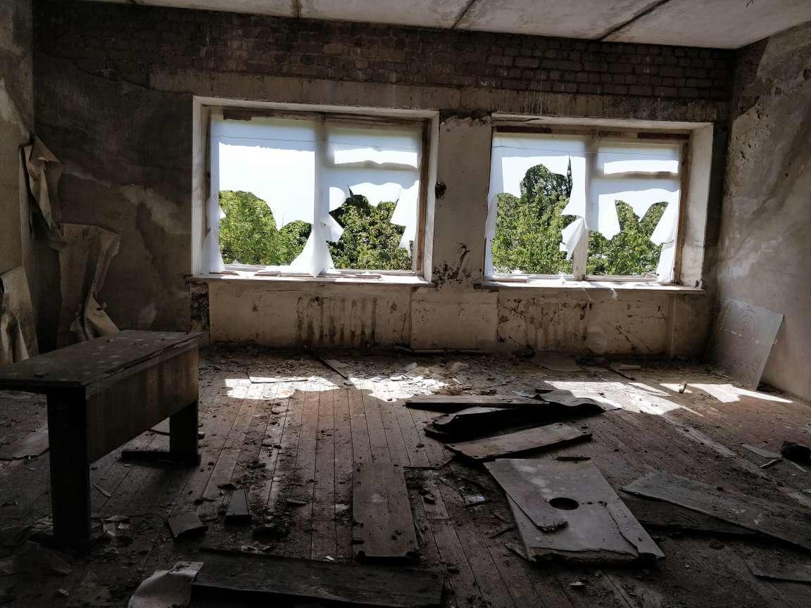На Донбассе в результате войны повреждены уже 100 школ