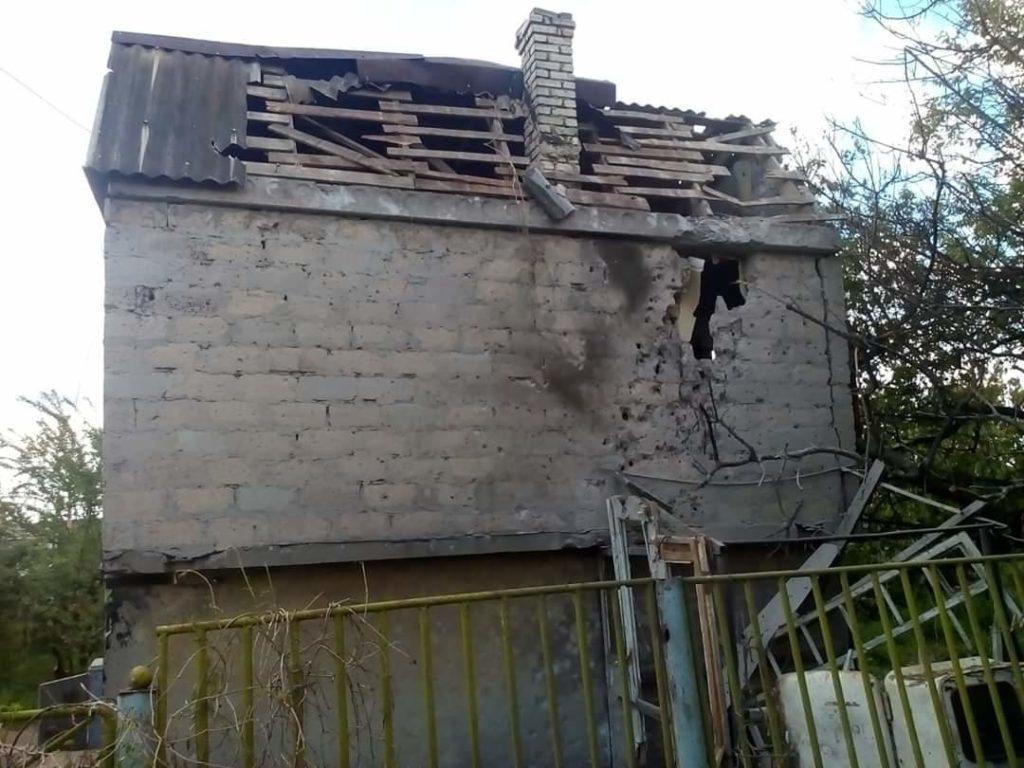 Вихідні на Донбасі: бойовики гатили з артилерії по житлових кварталах, а по ЗСУ стріляли снайпери