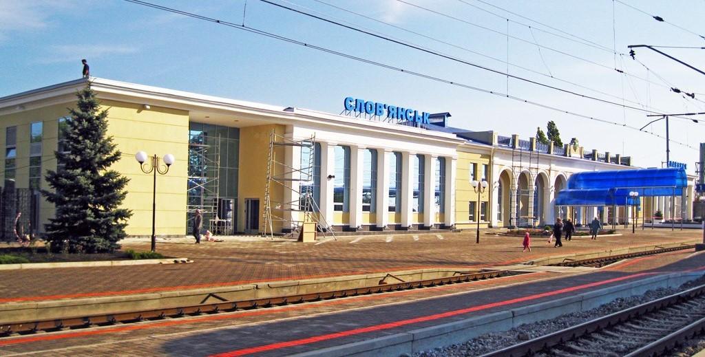 В Славянске снова останавливаются поезда и электрички. Уже можно купить билеты