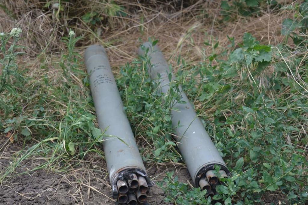 На вихідних бойовики на Донбасі використовували авіаційні ракети, артилерію та міномети. Є поранені (ФОТО)