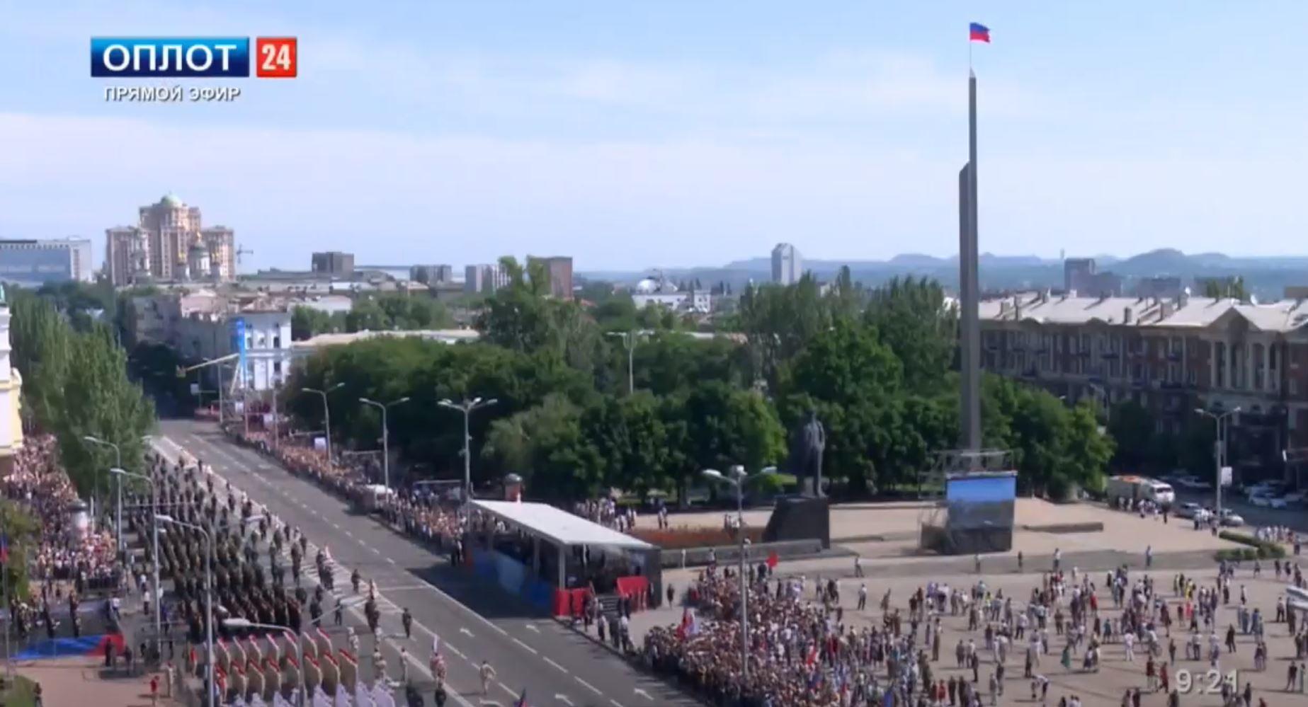 Попри спалах коронавірусу в окупованому Донецьку та Луганську проводять парад перемоги