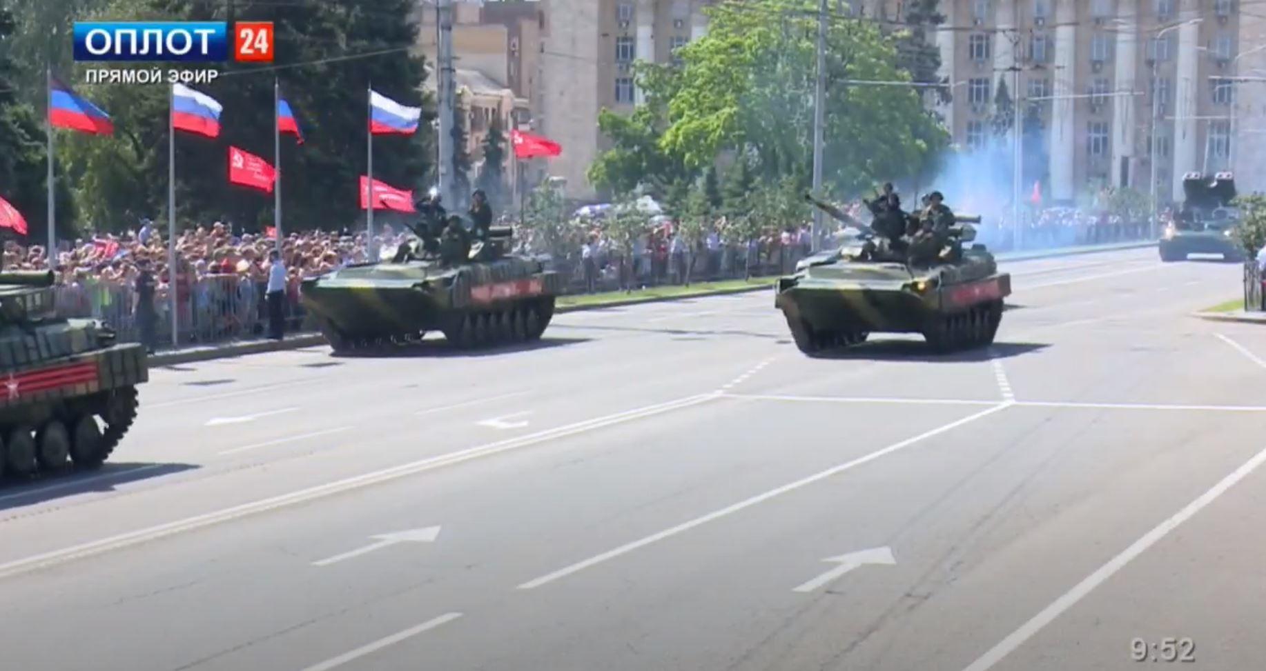 Попри спалах коронавірусу в окупованому Донецьку та Луганську проводять парад перемоги