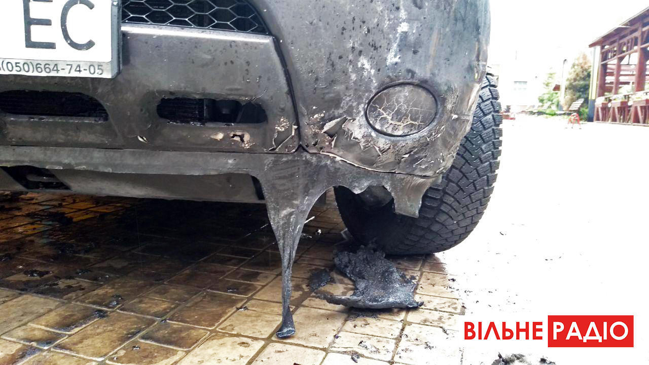 В Бахмуте сожгли авто местного предпринимателя, – очевидица (ФОТО)