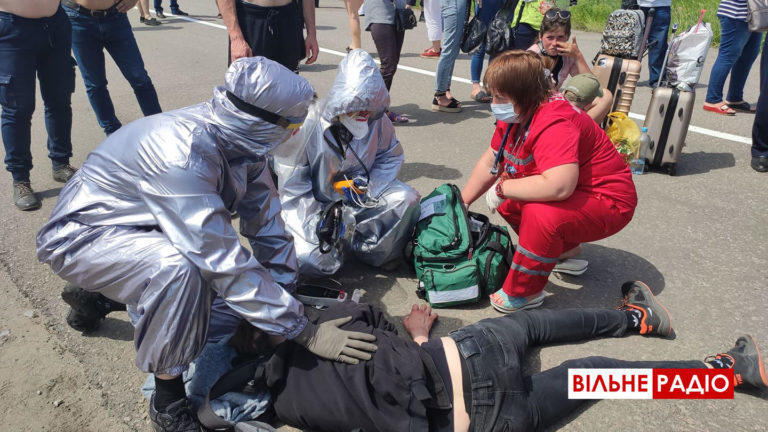 На КПВВ “Мар’їнка” в хлопця з черги стався напад епілепсії (ВІДЕО)