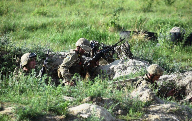 Вихідні на Донбасі: бойовики стріляли в бік ЗСУ 30 разів. Гатили з важких мінометів та артилерії