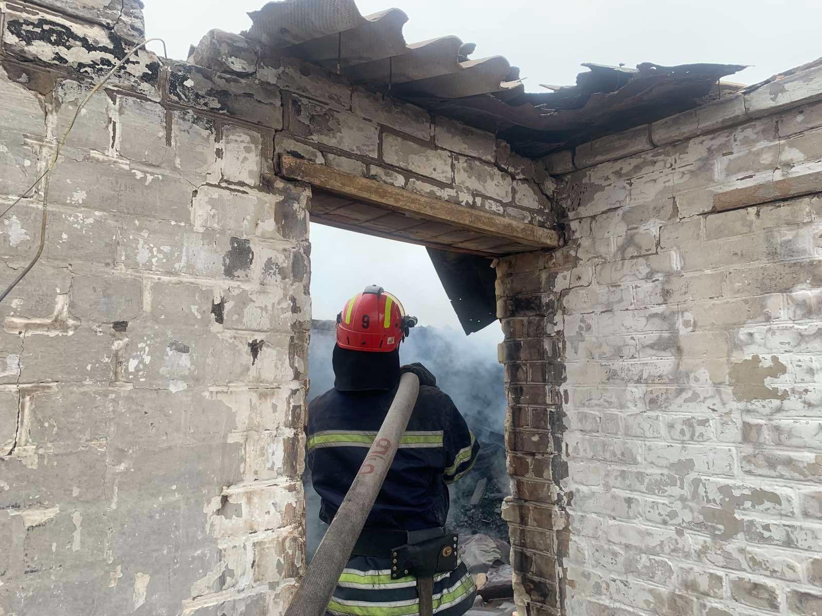 "Кусочек ада на земле": каким благотворитель из Донетчины увидел пожар под Северодонецком